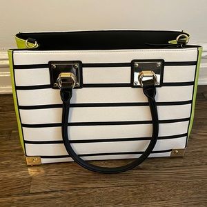 Bag with removable strap